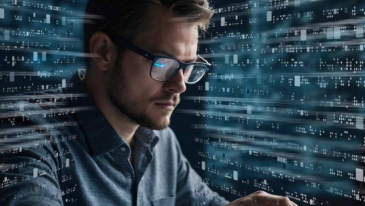Imagem de um gestor em um data center com símbolos diversos representando os diferentes serviços gerenciados de TI.